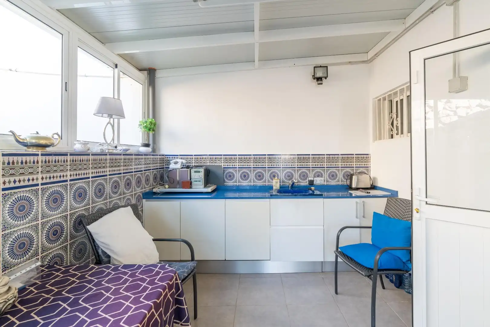 Cuina de Casa o xalet en venda en Granadilla de Abona amb Jardí privat, Terrassa i Piscina