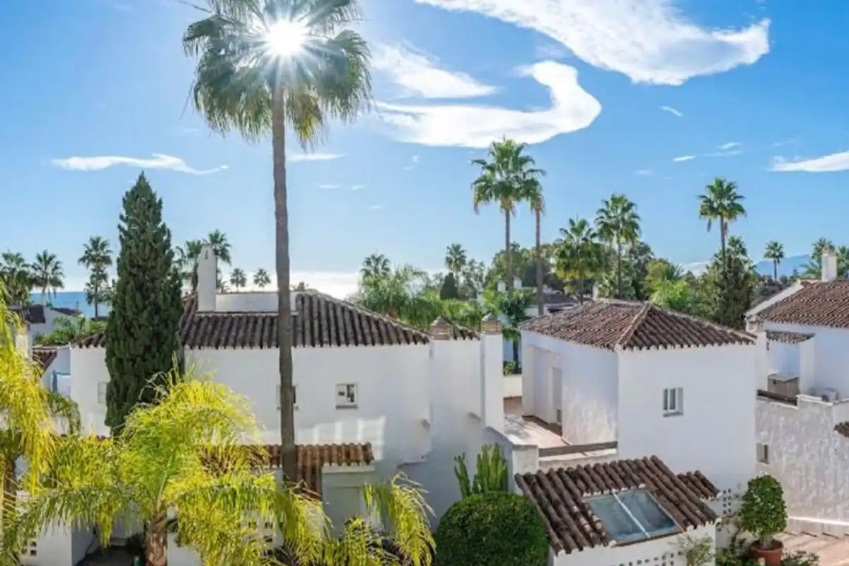 Außenansicht von Wohnung zum Verkauf in Marbella mit Klimaanlage, Heizung und Schwimmbad