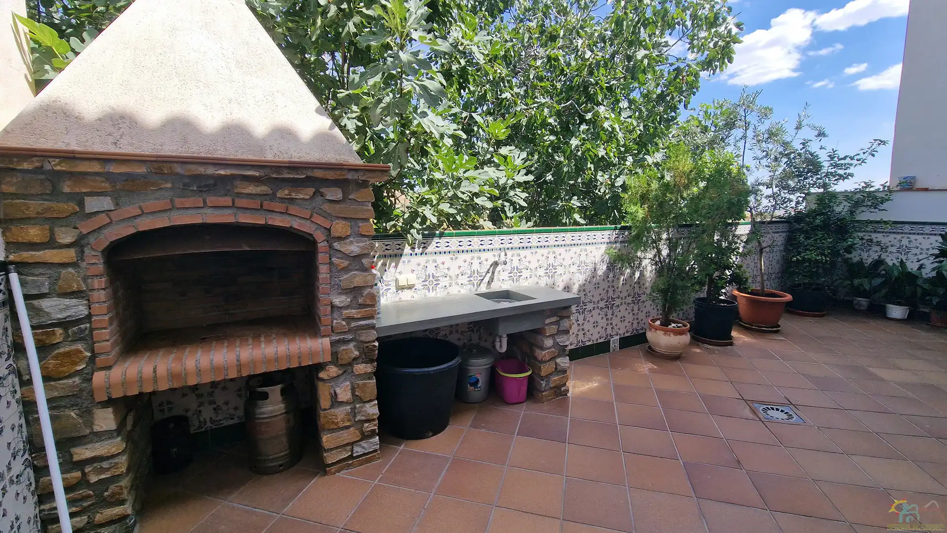 Garten von Einfamilien-Reihenhaus zum Verkauf in Diezma mit Klimaanlage, Heizung und Privatgarten