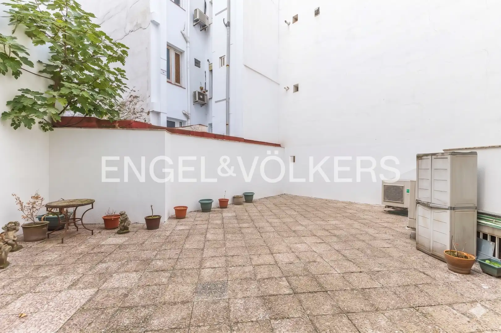 Terrassa de Planta baixa de lloguer en Madrid amb Aire condicionat, Calefacció i Jardí privat