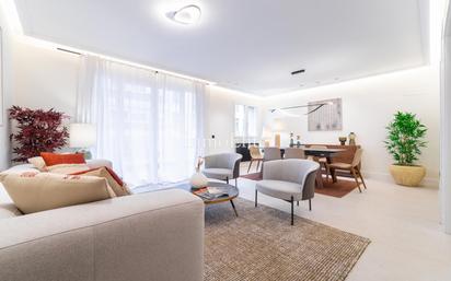 Living room of Flat for sale in  Madrid Capital  with Air Conditioner, Heating and Terrace