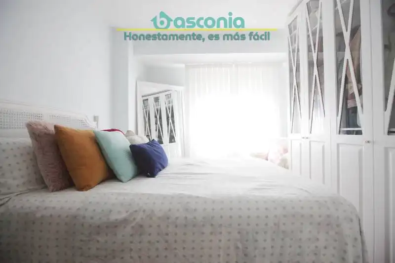 Habitación de Piso en venta en Basauri  con Amueblado y Balcón