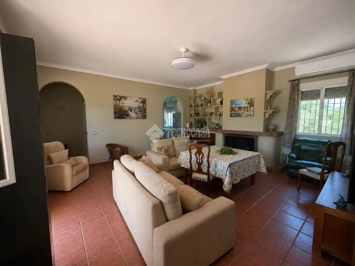 Wohnzimmer von Country house zum Verkauf in Arahal mit Klimaanlage, Heizung und Balkon