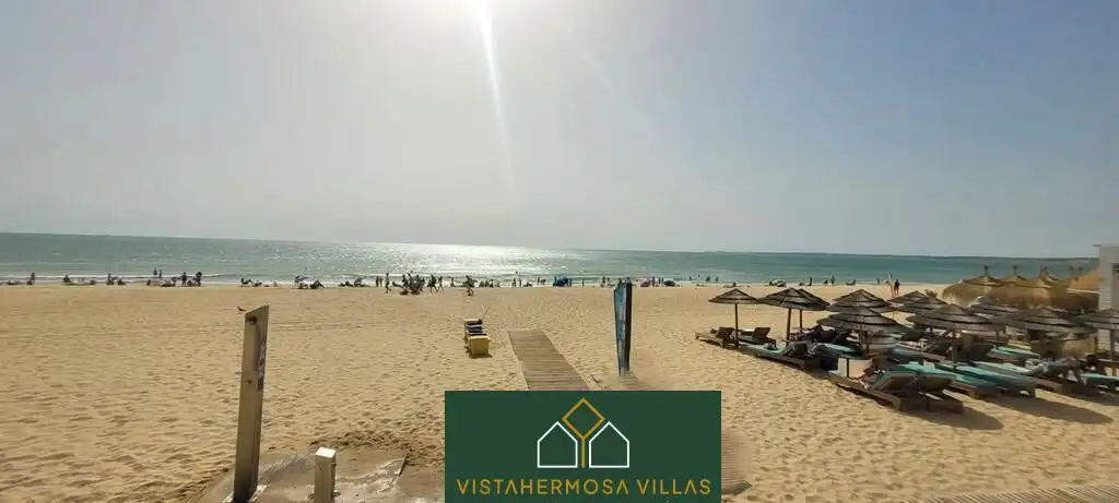 Vista exterior de Casa o xalet de lloguer en El Puerto de Santa María amb Aire condicionat, Jardí privat i Moblat