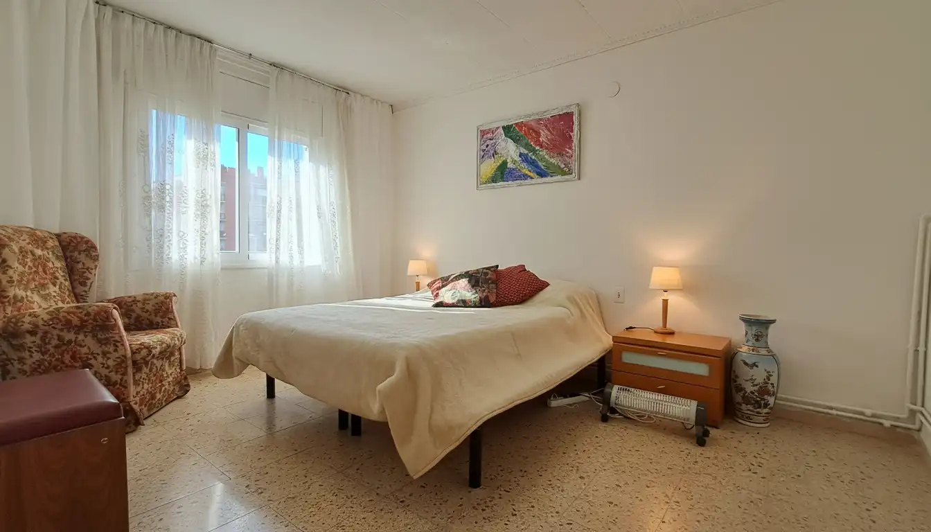 Schlafzimmer von Wohnung zum Verkauf in Tarragona mit Klimaanlage und Ofen