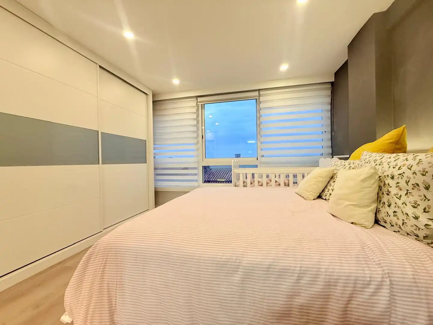 Habitación de Piso en venta en Vigo  con Calefacción, Trastero y Amueblado