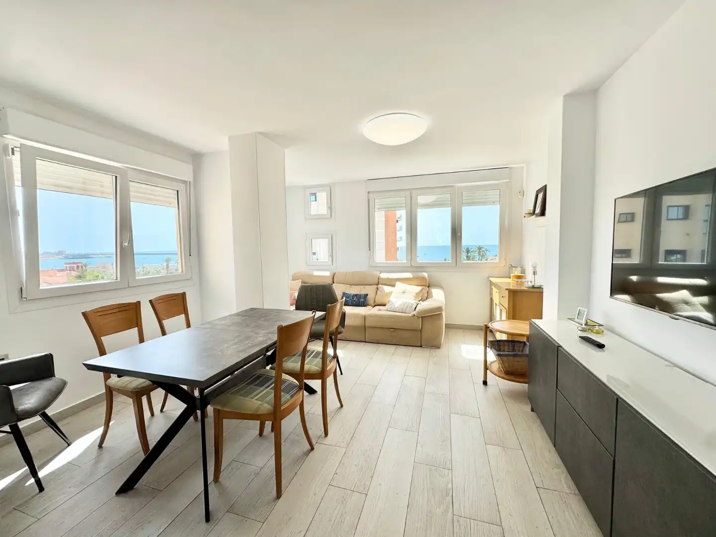 Sala d'estar de Apartament de lloguer en Torrevieja amb Piscina, Moblat i Rentadora