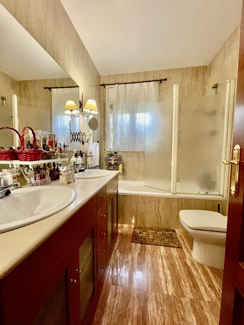 Bathroom of Houses for sale in Sant Esteve Sesrovires  with Heating, Private garden and Terrace