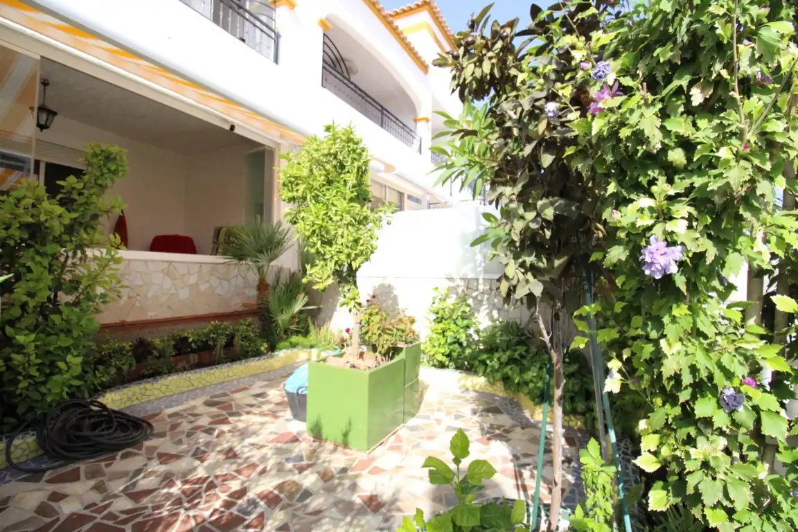 Jardí de Apartament en venda en Orihuela amb Terrassa, Moblat i Piscina comunitària