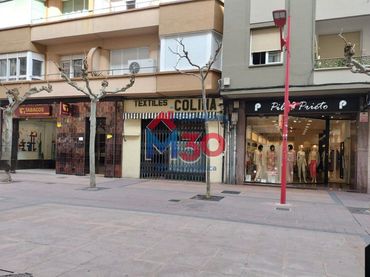 Locale commerciale in affitto a Centro