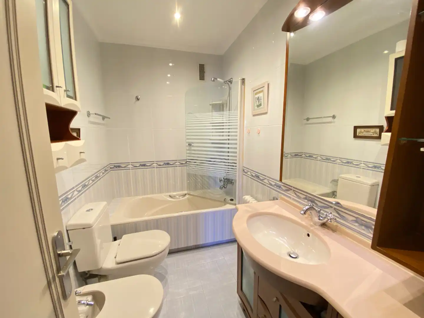 Baño de Piso de alquiler en Bilbao  con Calefacción, Terraza y Amueblado
