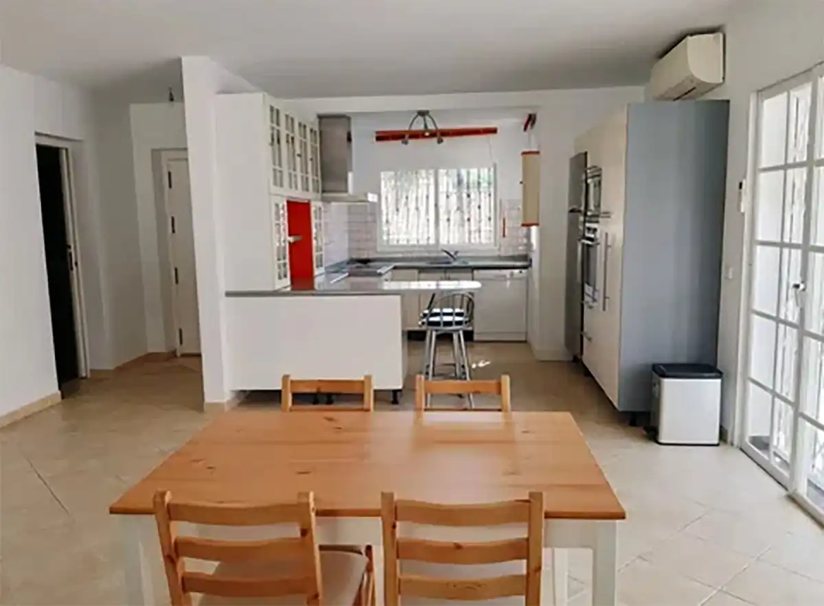 Cuina de Casa adosada en venda en Marbella amb Aire condicionat, Calefacció i Jardí privat