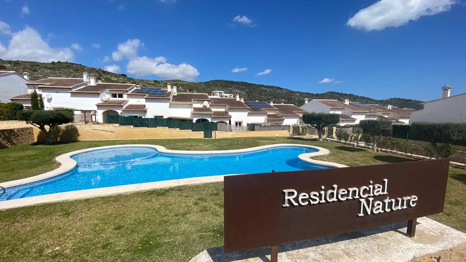Vista exterior de Casa adosada en venta en Benitachell / El Poble Nou de Benitatxell con Calefacción, Jardín privado y Terraza