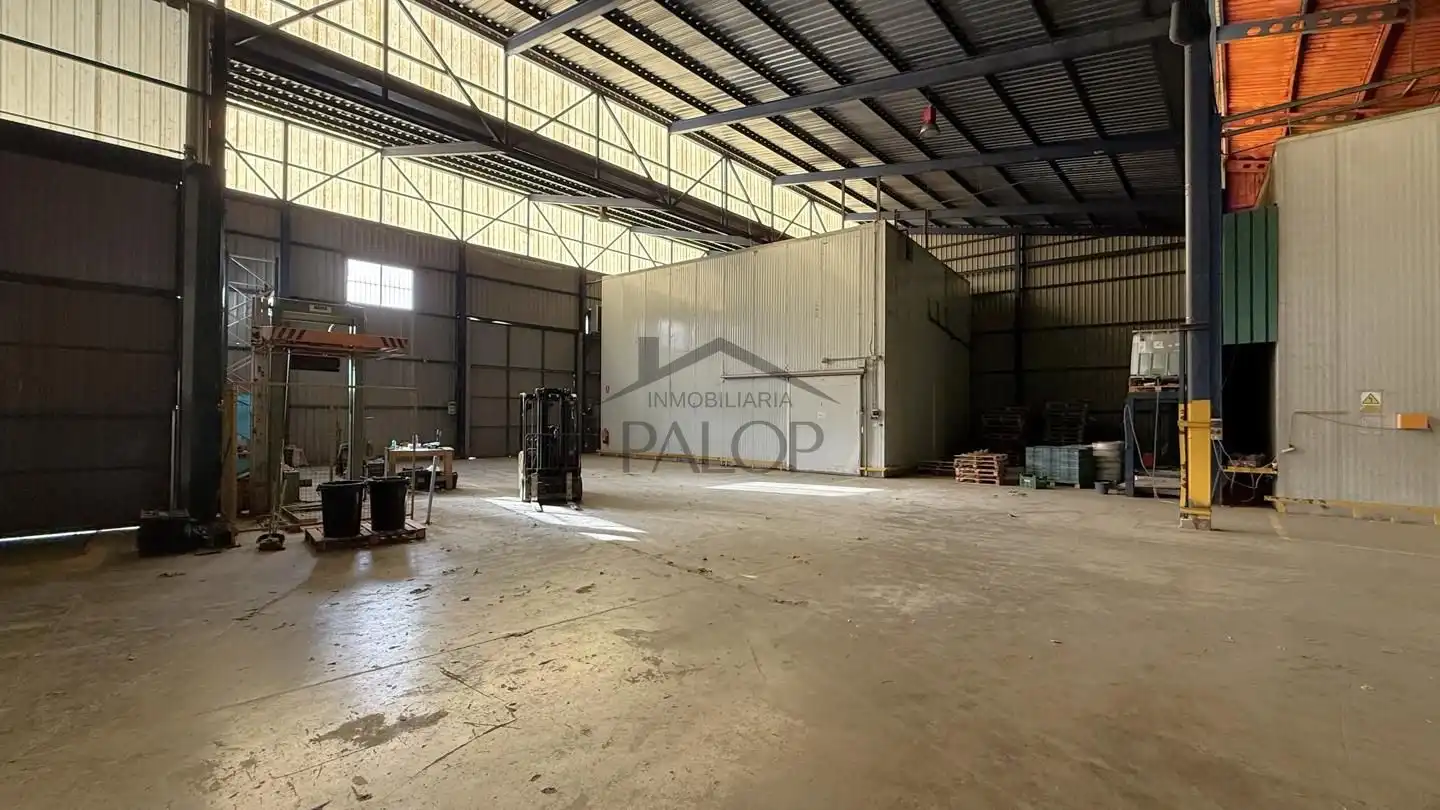 Nave industrial en venta en La Pobla Llarga