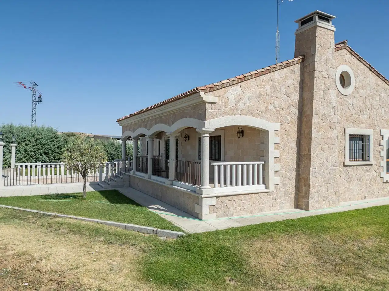 Vista exterior de Casa o chalet en venta en Cardeñosa con Calefacción, Jardín privado y Terraza