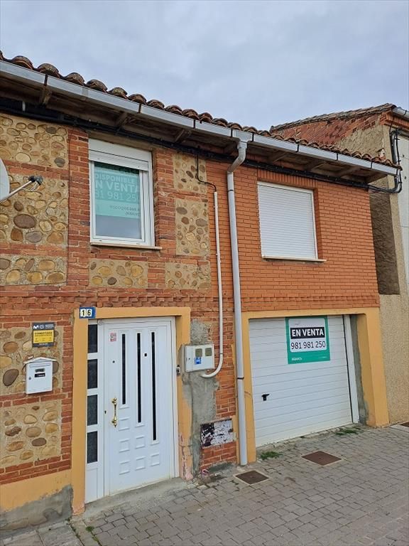 Casa adosada en venda a Valdefresno