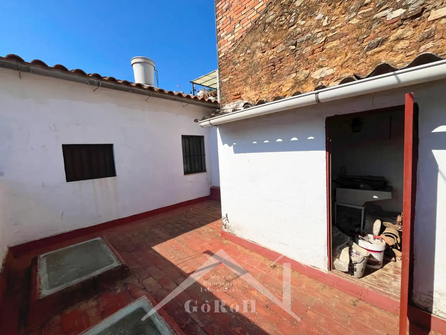 Vista exterior de Casa adosada en venda en Constantina amb Terrassa