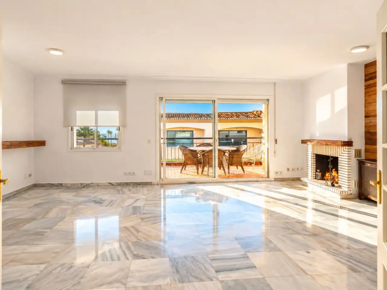 Living room of Flat for sale in Benalmádena  with Air Conditioner, Terrace and Swimming Pool