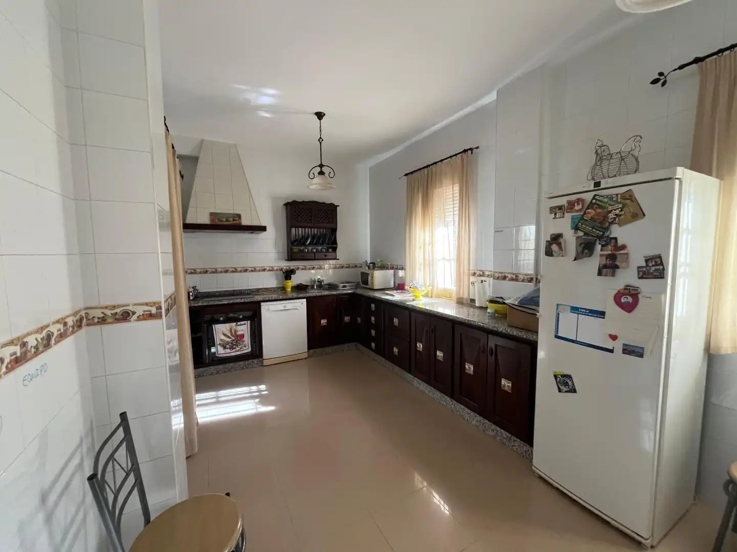 Cuina de Casa adosada en venda en Huévar del Aljarafe amb Terrassa i Balcó