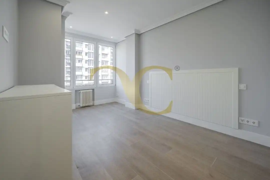 Schlafzimmer von Wohnung zur Miete in Madrid mit Klimaanlage, Heizung und Privatgarten