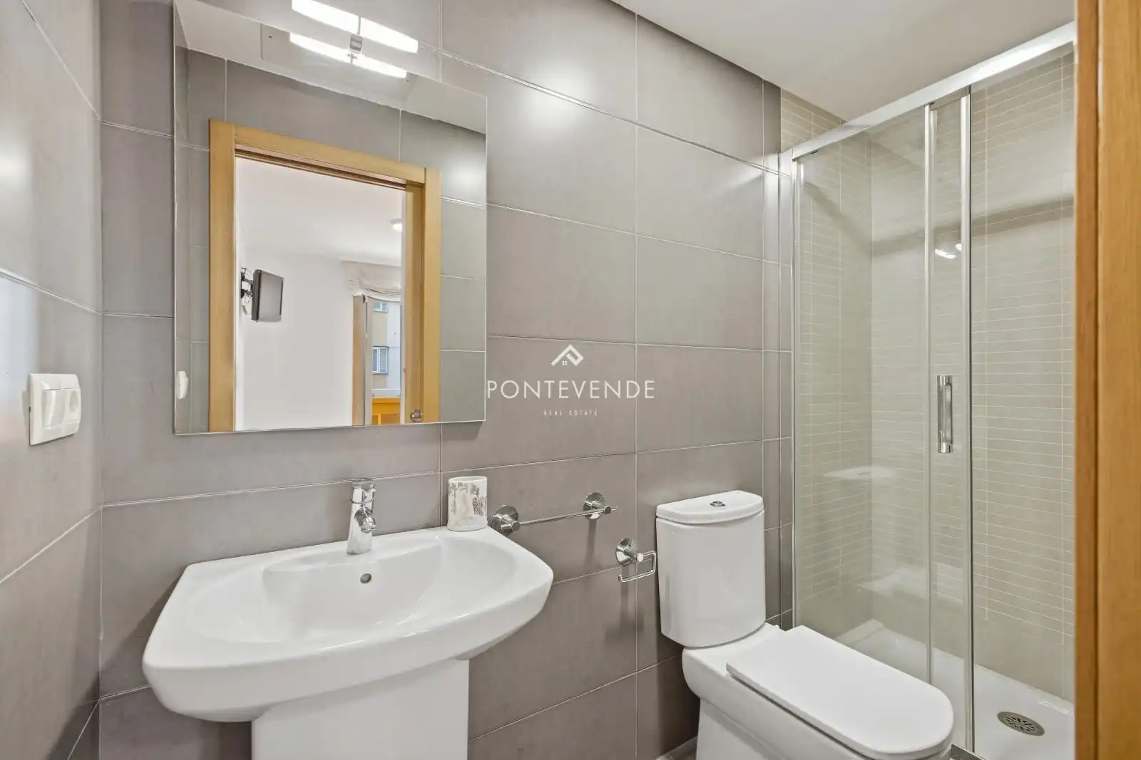 Baño de Piso en venta en Poio con Calefacción, Parquet y Trastero