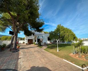 Vista exterior de Casa o xalet en venda en Benicasim / Benicàssim amb Terrassa