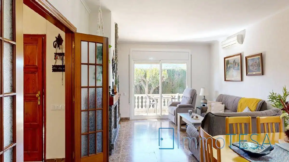 Sala de estar de Casa o chalet en venta en Barberà del Vallès con Aire acondicionado, Calefacción y Jardín privado