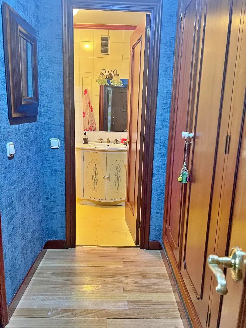 Badezimmer von Wohnung zum Verkauf in Lugo mit Heizung, Parkett und Möbliert