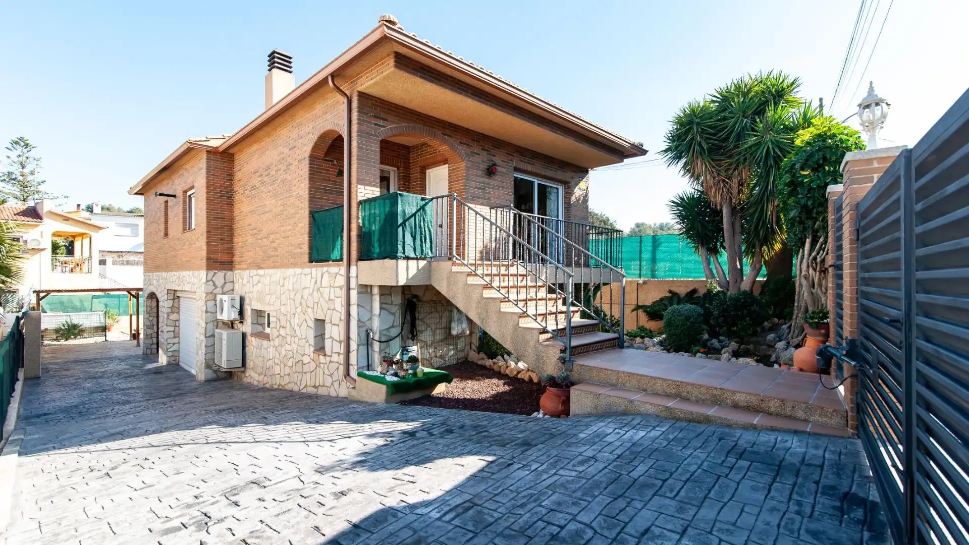 Vista exterior de Casa o xalet en venda en El Vendrell amb Aire condicionat, Jardí privat i Traster