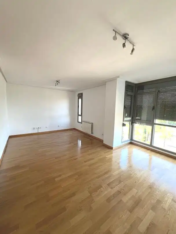 Living room of Flat for rent in Madrid  with Air Conditioner, Heating and Private garden