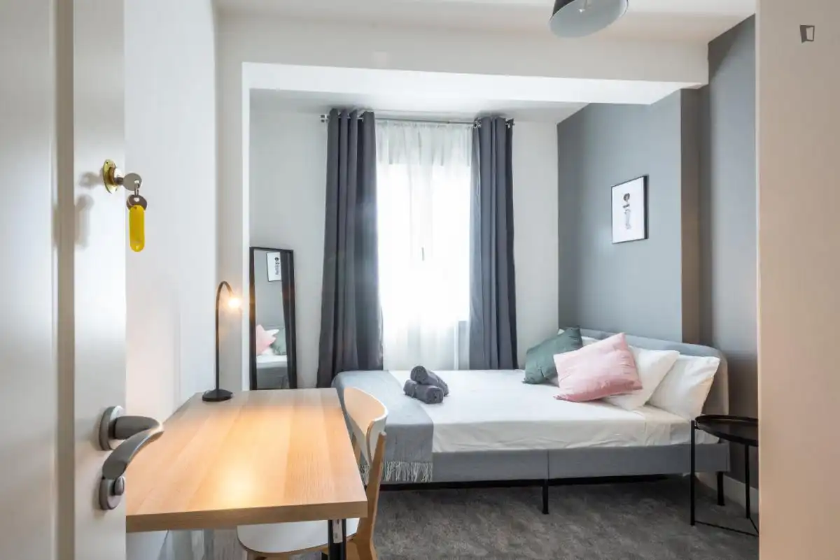 Habitación de Apartamento para compartir en Madrid con Amueblado, Horno y Lavadora
