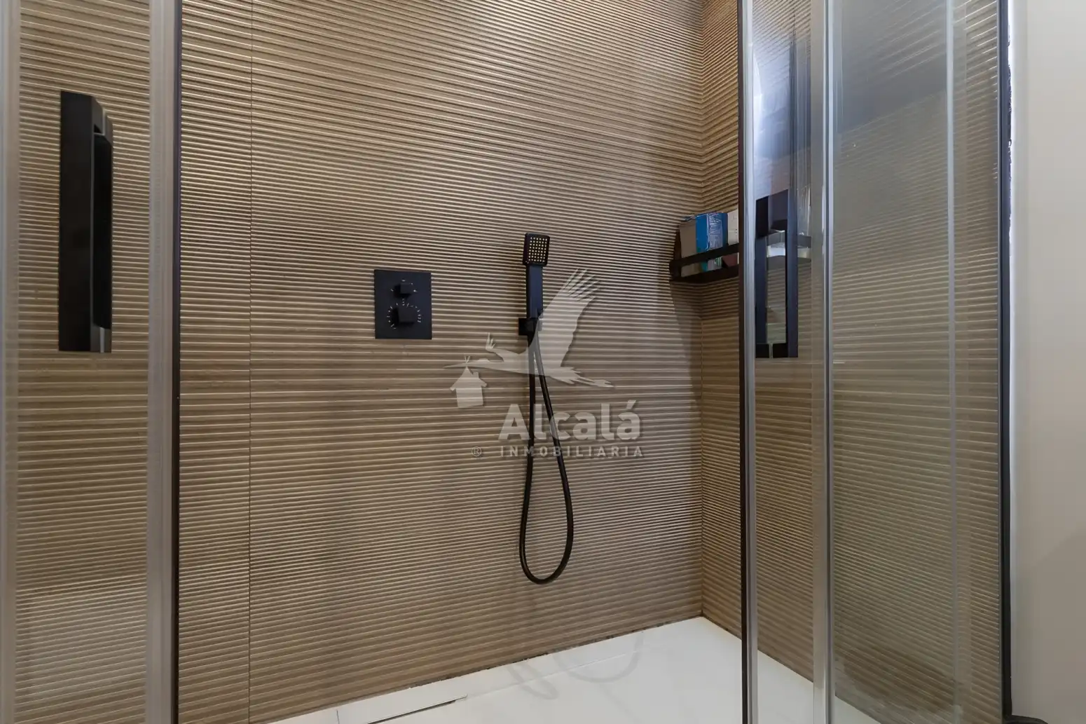 Bathroom of Houses for sale in Alcalá de Henares  with Air Conditioner, Heating and Parquet flooring