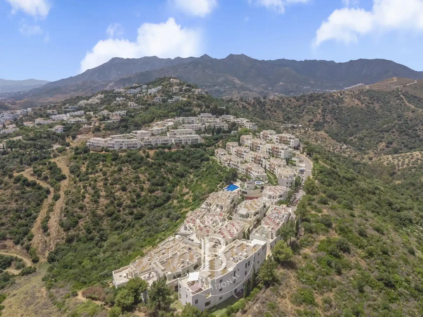 Vista exterior de Àtic en venda en Marbella amb Aire condicionat, Calefacció i Terrassa