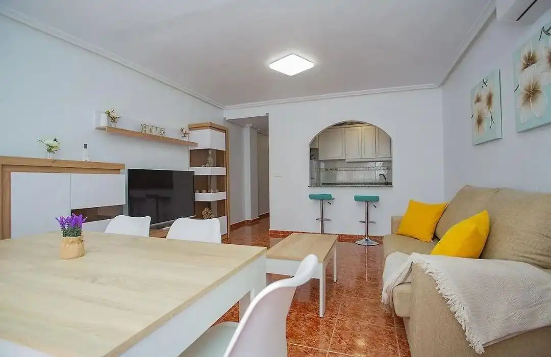 Sala de estar de Apartamento de alquiler en Torrevieja con Aire acondicionado, Amueblado y Internet