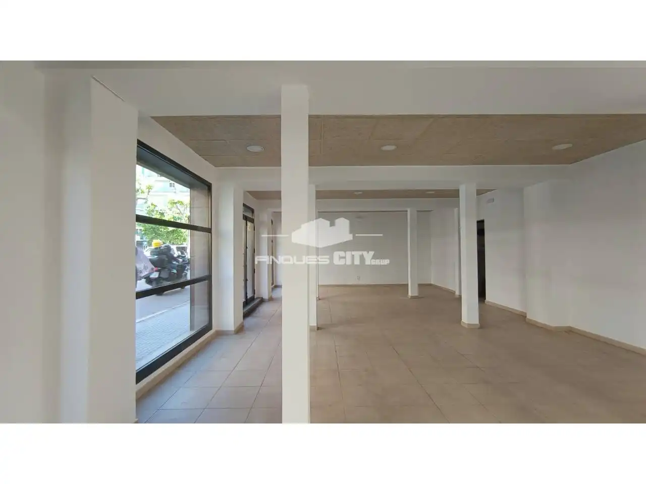 Business premises to rent in Avenida Hispanitat, imagen 3