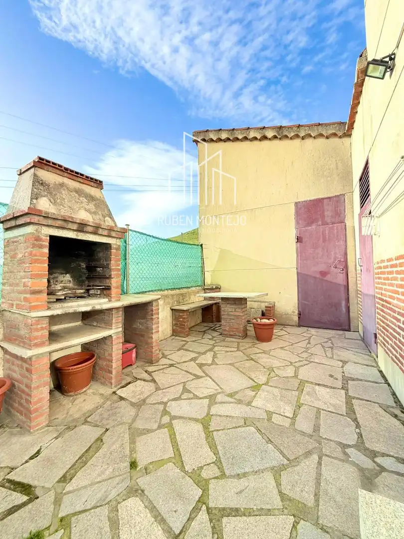 Terrasse von Einfamilien-Reihenhaus zum Verkauf in Matilla de los Caños del Río mit Heizung, Privatgarten und Terrasse