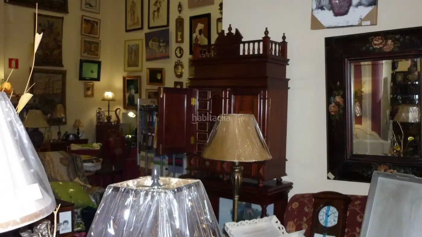 Local comercial de lloguer a Calle Asta 6