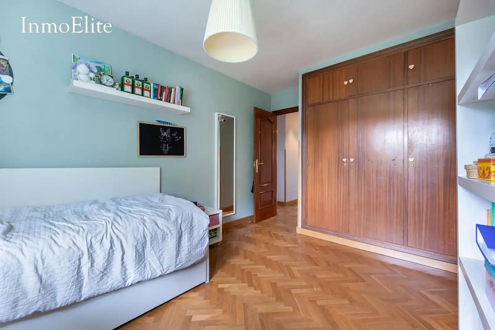 Dormitori de Casa o xalet en venda en Las Rozas de Madrid amb Aire condicionat, Calefacció i Jardí privat