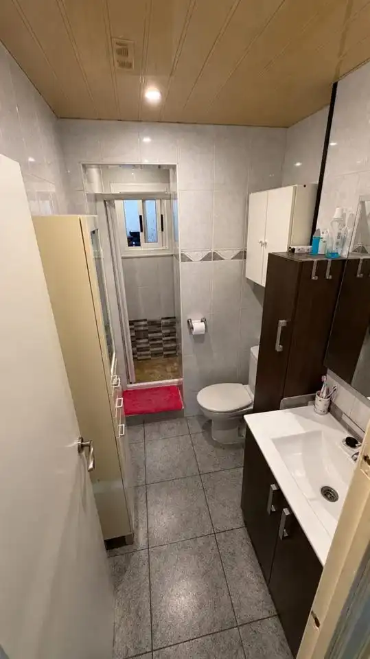 Bany de Planta baixa en venda en Cornellà de Llobregat amb Aire condicionat