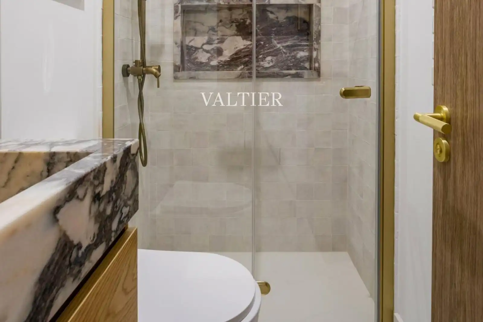 Bathroom of Flat for sale in Madrid  with Terrace and Furnished