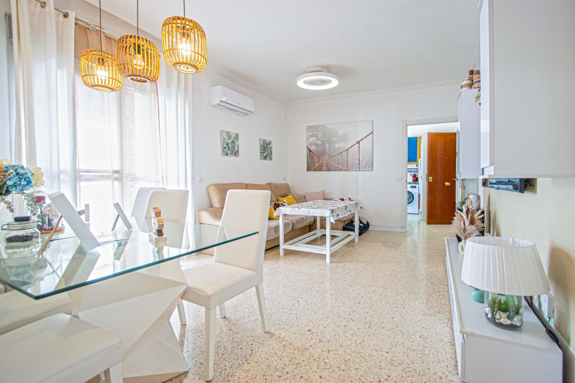 Living room of Flat for sale in  Sevilla Capital  with Air Conditioner and Balcony