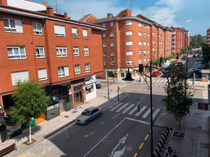 Vista exterior de Pis en venda en Gijón 