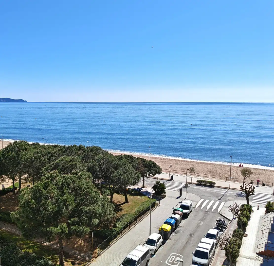 Vista exterior de Piso en venta en Blanes con Terraza y Piscina comunitaria