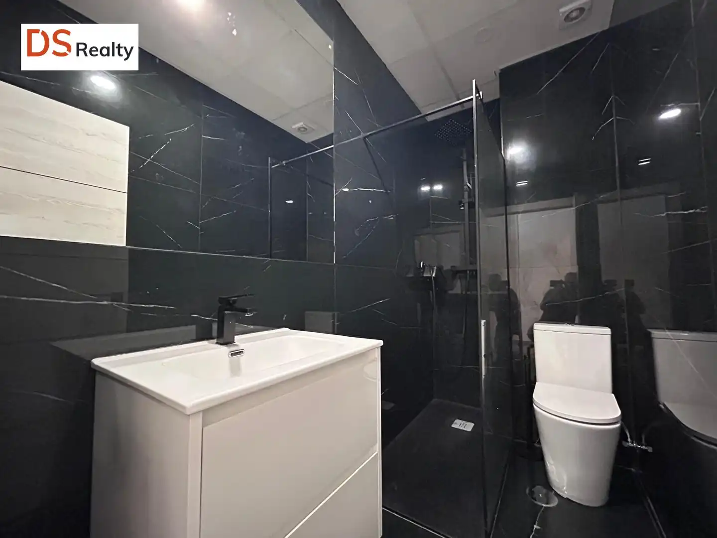 Ground floor with lift for sale in Calle ARTISTAS, imagen 9