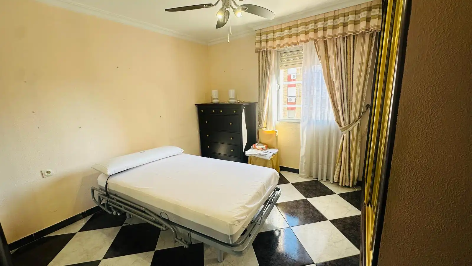 Habitación de Piso en venta en Sevilla con Aire acondicionado, Calefacción y Terraza