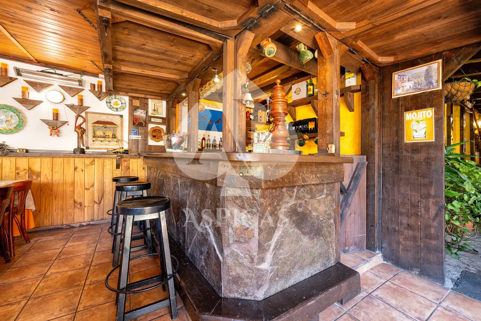 Commercial properties for sale in Montaña - La Data