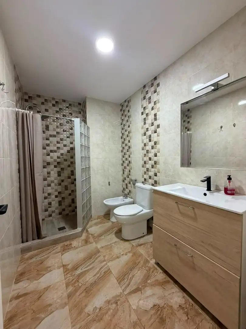 Baño de Planta baja de alquiler en Alicante / Alacant con Aire acondicionado, Calefacción y Amueblado