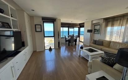 Sala d'estar de Apartament en venda en Torrevieja amb Aire condicionat