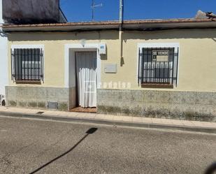 Exterior view of House or chalet for sale in La Pueblanueva  with Terrace