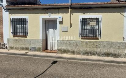 Vista exterior de Casa o xalet en venda en La Pueblanueva amb Terrassa